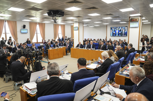 Bütçe Komisyonu'nda Numan Kurtulmuş salonu terk etti: Bu çok ağır bir hakaret