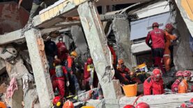 Kocaeli Gebze'deki enkazdan 19. saatte 1 kişinin daha cansız bedeni çıkarıldı