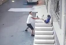 Adana’da dehşet anları: 8 yaşındaki çocuğu ayağından tutup fırlattı