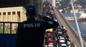 Köprülerde, madenlerde, caddelerde… Türkiye'de hayat 1 dakikalığına durdu