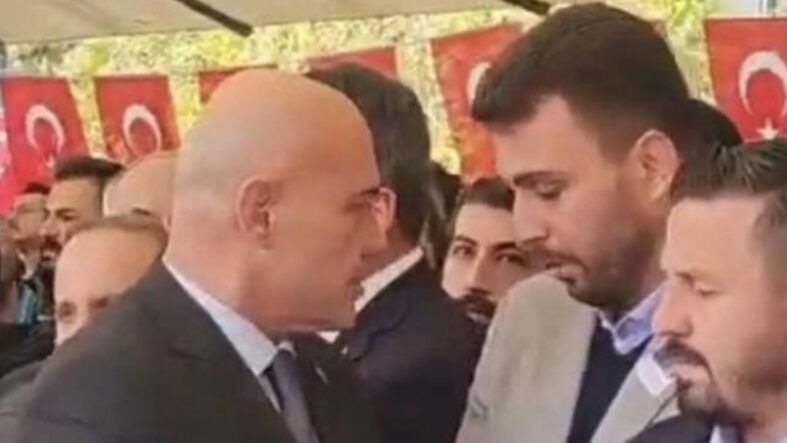 Şehit cenazesinde İYİ Partili Çömez ile AK Partili Öztaylan arasında saf gerginliği