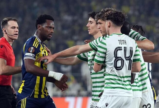 Jhon Duran'ın, Raemaekers'le tartışma sebebi ortaya çıktı! İşte kırmızı kartın perde arkası...