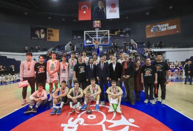 Bakan Bak: Geleceğin '12 Dev Adamları' okul sporlarında yetişiyor