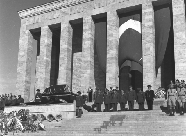 Cumhuriyetimizin kurucusu Ulu Önder Mustafa Kemal Atatürk'ün ebediyete intikalinin üzerinden 87 yıl geçti