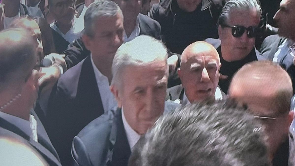 Kılıçdaroğlu’nun aday göstereceği iddia edilmişti: Mansur Yavaş, Özgür Özel’in yanında