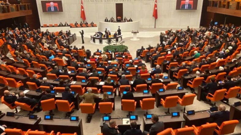 KKTC ve ambargolar önergesi AKP ve MHP oylarıyla reddedildi