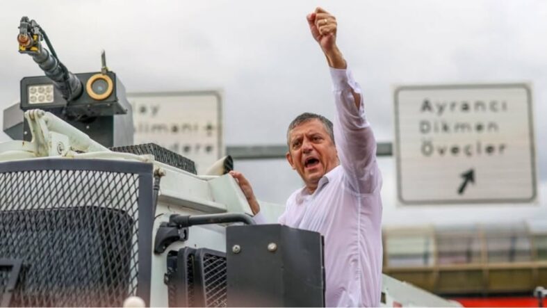 Özgür Özel'in 'yeni parti'si için 90'ı aşkın vekil imza verdi; istifalar başladı
