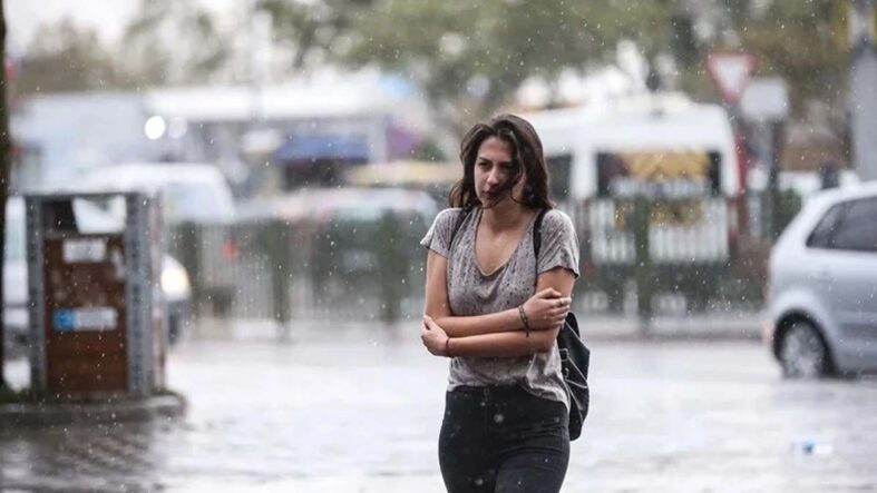 İstanbullular yeni haftaya şemsiyeyle başlıyor!