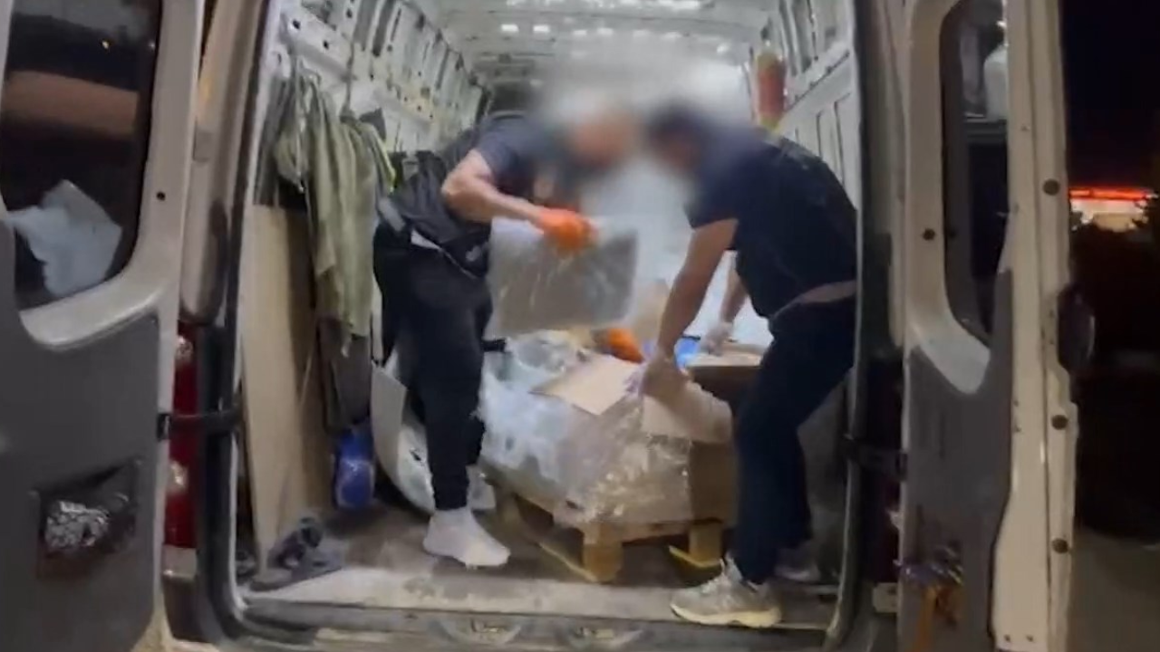 İstanbul’da takibe alınan araçlara operasyon: 27 kilo uyuşturucu yakalandı