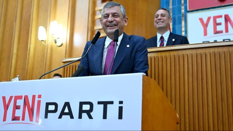 YENi Parti, iktidara 10-11 puan fark attı