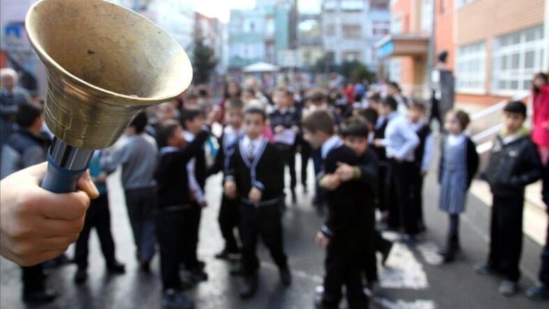 Okullarda 20 yeni yasak: 81 ile genelge gönderdi